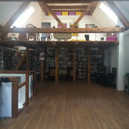 Aritsts Refuge -Loft Space House Lodge *